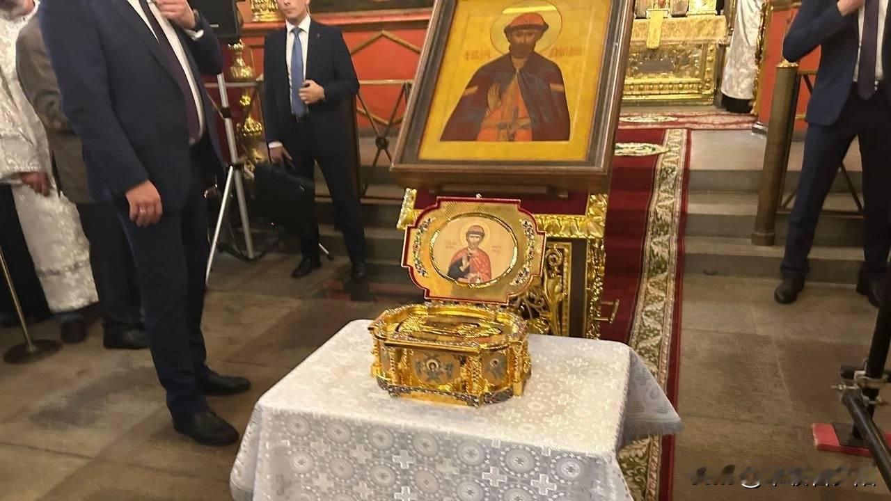 莫斯科克里姆林宫天使长大教堂在修复中意外发现了三具白石棺，其中一具正是德米特里·