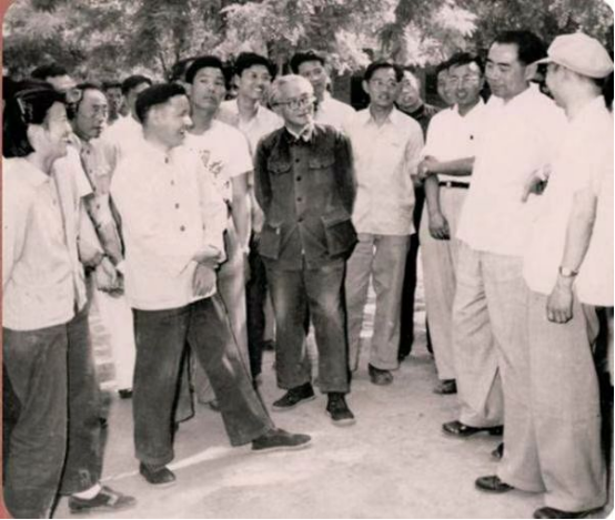 1959年5月28日，周总理到自己的母校南开大学视察的时候，当周总理来到学校食堂
