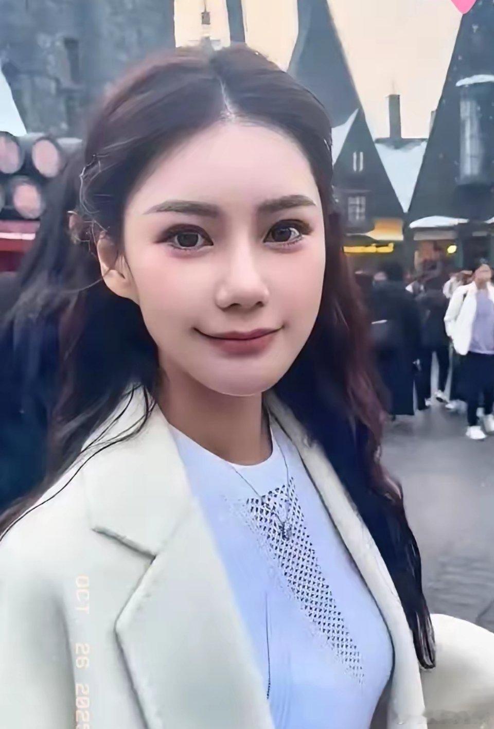 不仅张兰没想到，估计汪小菲也想不到，马筱梅在直播时会不小心透露出来了！​在直播时