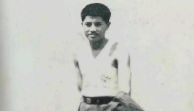 一高中生1979年在部队提干后，毁入伍前婚约。女友和大队支书父亲到部队闹！从连部