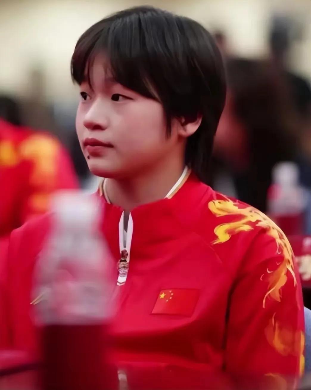 也就半个月时间，也就三个亚军而已，位置就变了，太现实。大合影时，C位已经不是全红