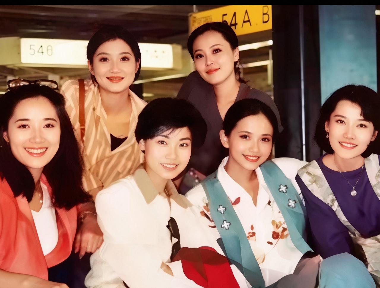 陶慧敏算“江南第一美女”吗？看她与何赛飞、陈红合照，你就知道了
