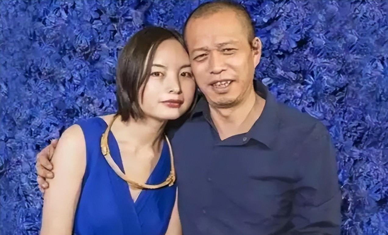 "疯子"何云昌：取下肋骨做项链送给爱人，把自己浇筑在水泥里面。2008年8月8
