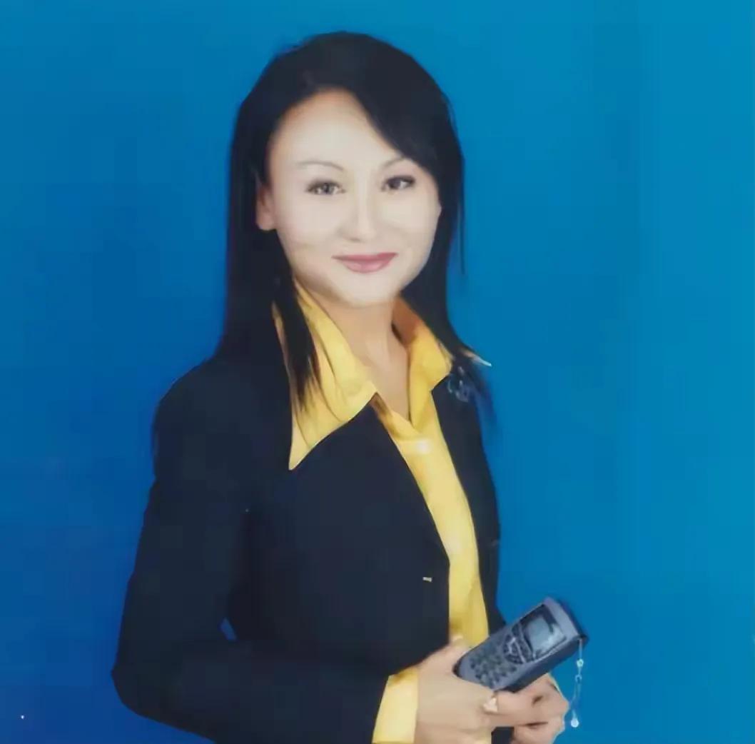 前央视主持人曹晴远嫁美国，婚后遭丈夫关禁闭，董卿想帮她却被拒前央视主持人曹晴的