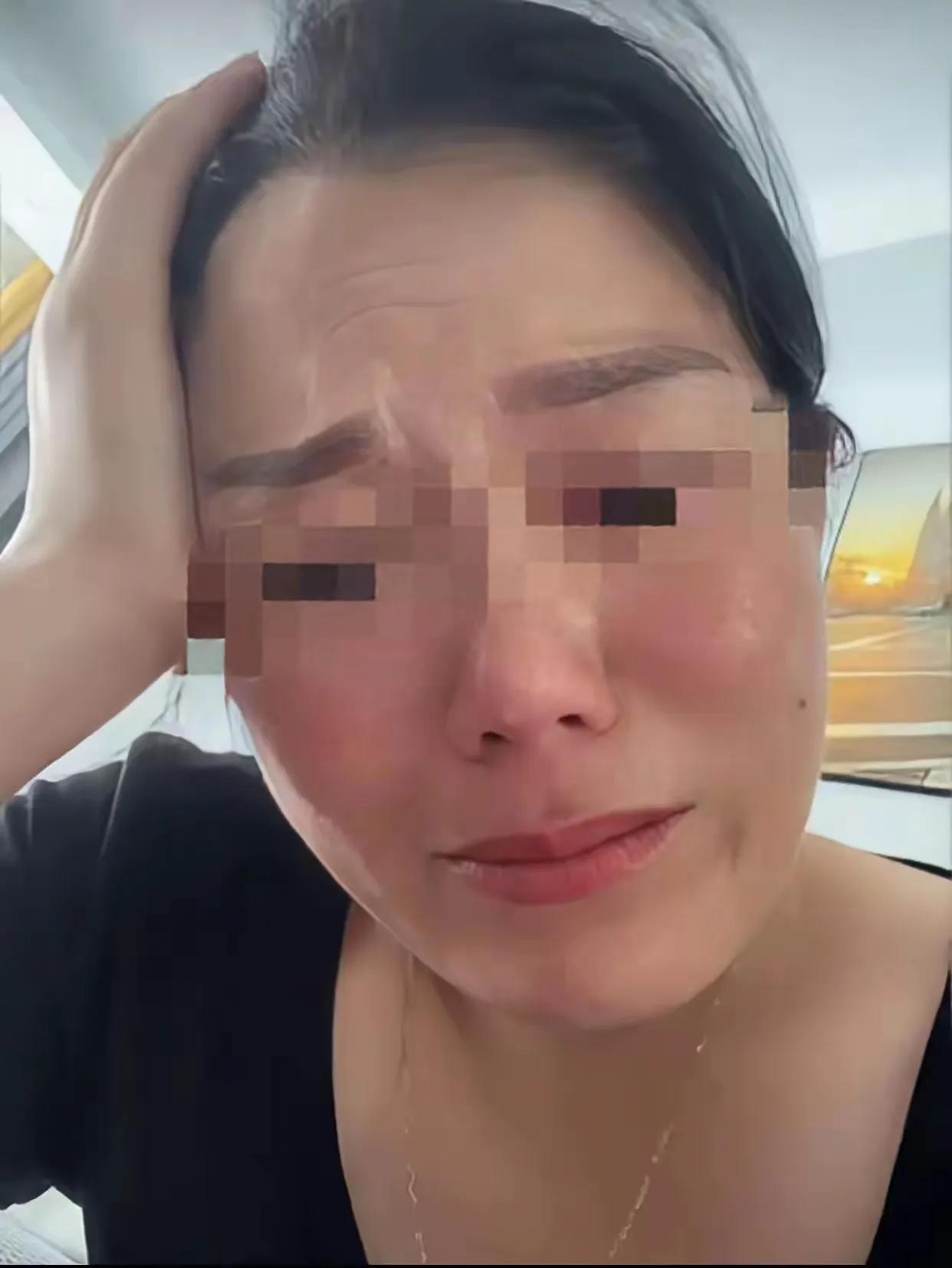 高三的女儿这次考试分数卡在三百出头，一回到家就往床上一躺，能直接睡到吃晚饭，房间