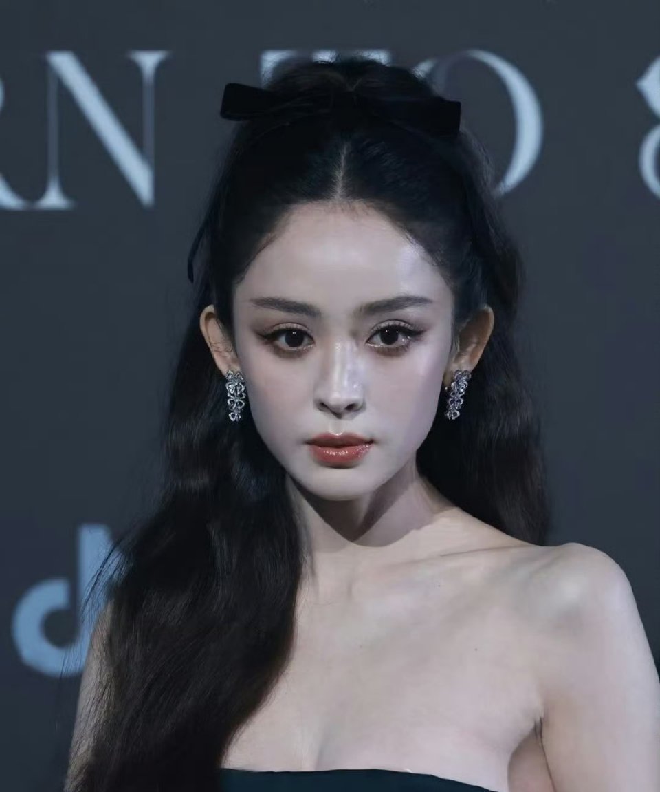 古力娜扎线下生图，生到卡粉都看得明明白白