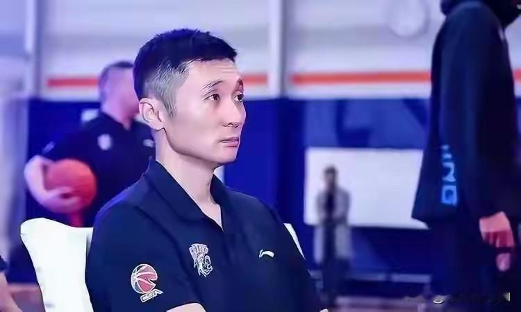 新疆男篮又输了，77:95输给了浙江稠州。全场唯一一块遮羞布，是替补出场的阿布