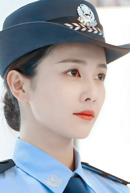内娱有没有适合演警察的女演员？1.白鹿2.李沁3.李一桐4.谢可寅5.