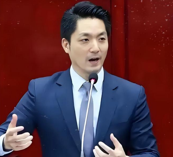 台北市市长蒋万安曾宣称，如果大陆继续在台海进行军机绕台和军演的话，他就要对双城论