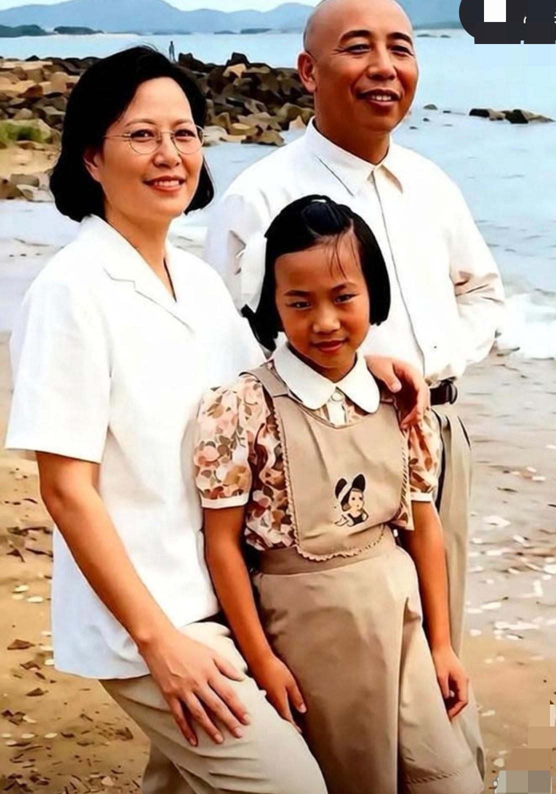 1972年，时年65岁的宋时轮正式迎娶比自己小33岁的妻妹郑晓存。1967年，