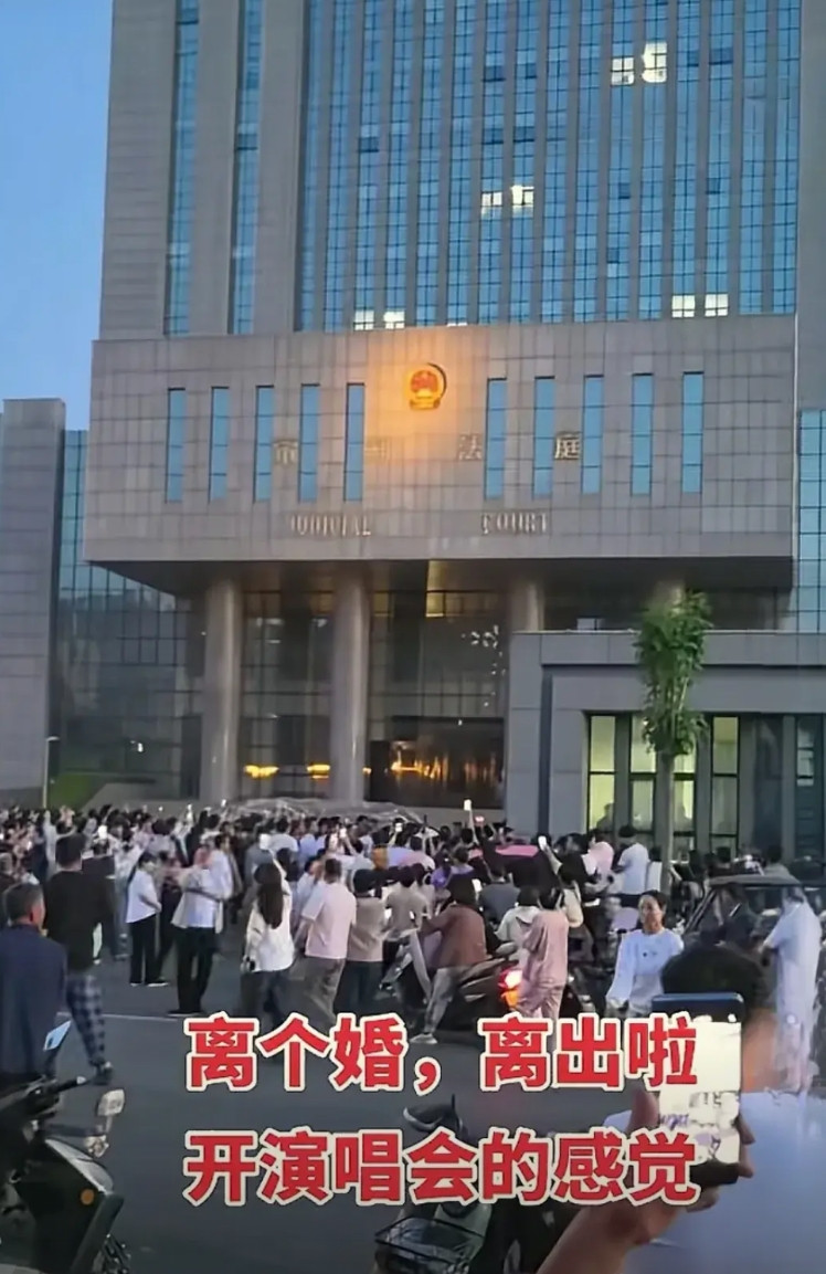 没想到辉县以这种方式出圈了辉县离婚案，整的小县城满城风雨以前离婚都是背着藏着
