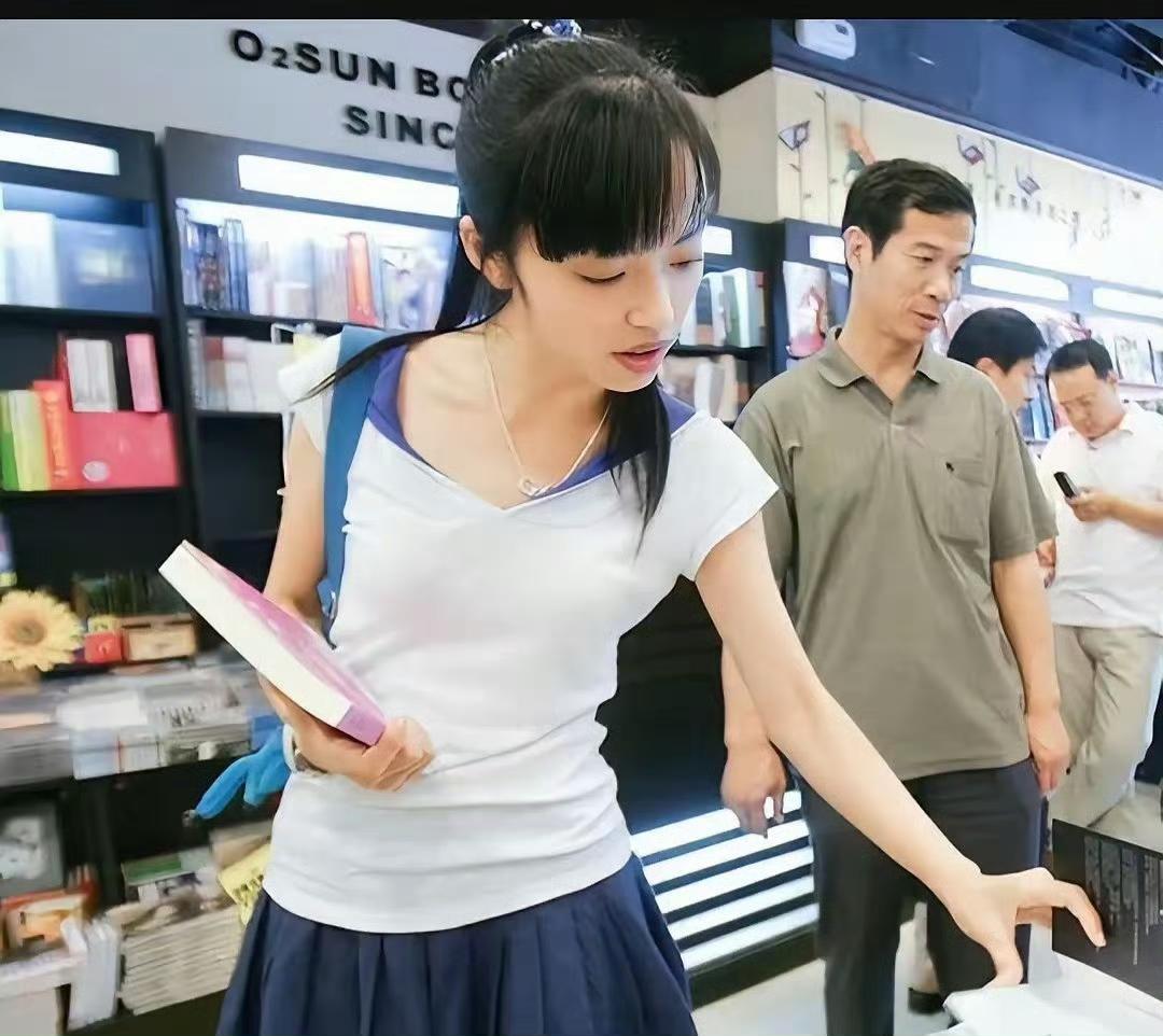 天呐！看到姚晨27年前的大学照，才懂凌潇肃为啥会一见钟情了​​​