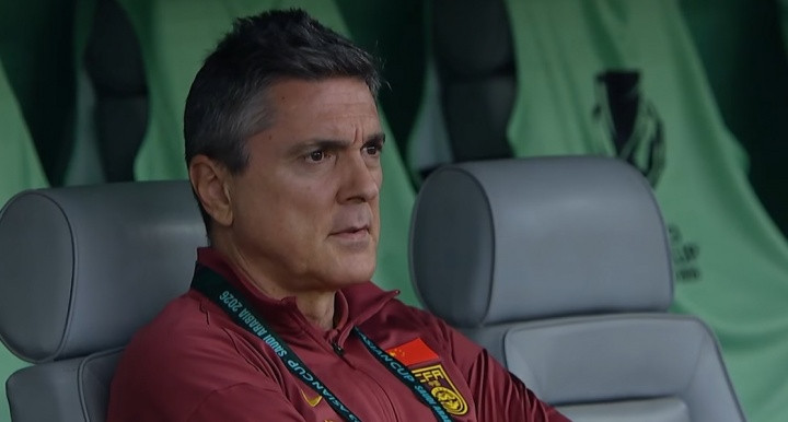 看看赛前热身! U23国足抢圈、传接球练习, 黄博文给王钰栋上对抗