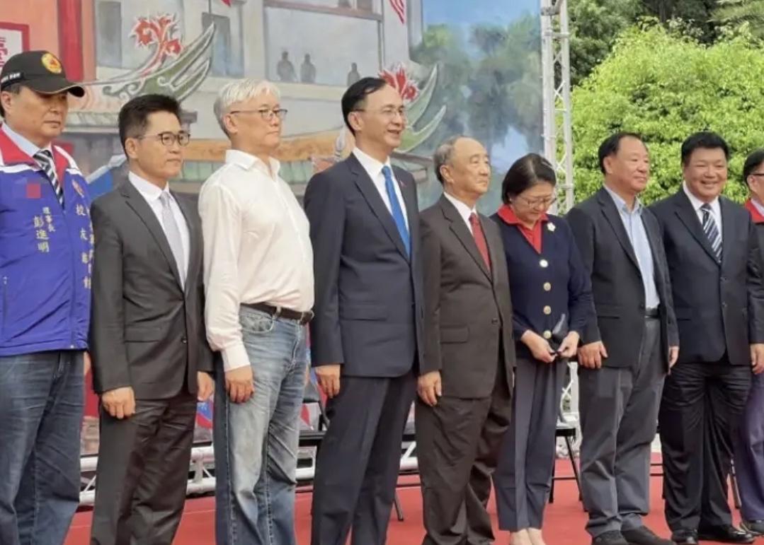 当朱立伦在台湾光复80周年纪念活动上高喊