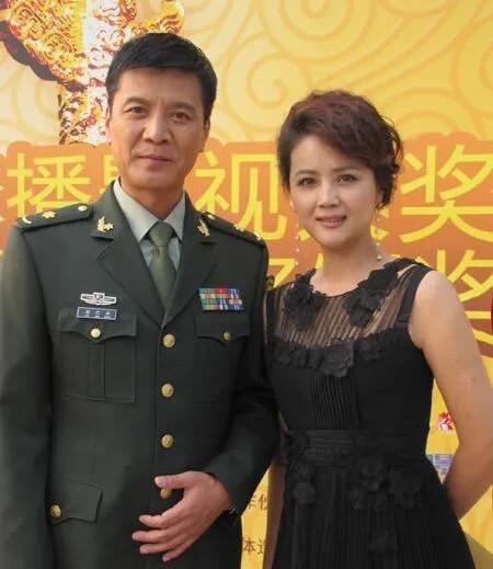 虽然他们是重组的家庭，却是娱乐圈中最幸福的一对。结婚多年从未有过绯闻，而且他们演