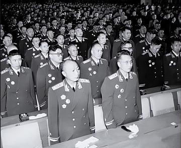 1959年，一个正值壮年、年仅48岁的军官从部队转业到地方工作，这个任命引起了众