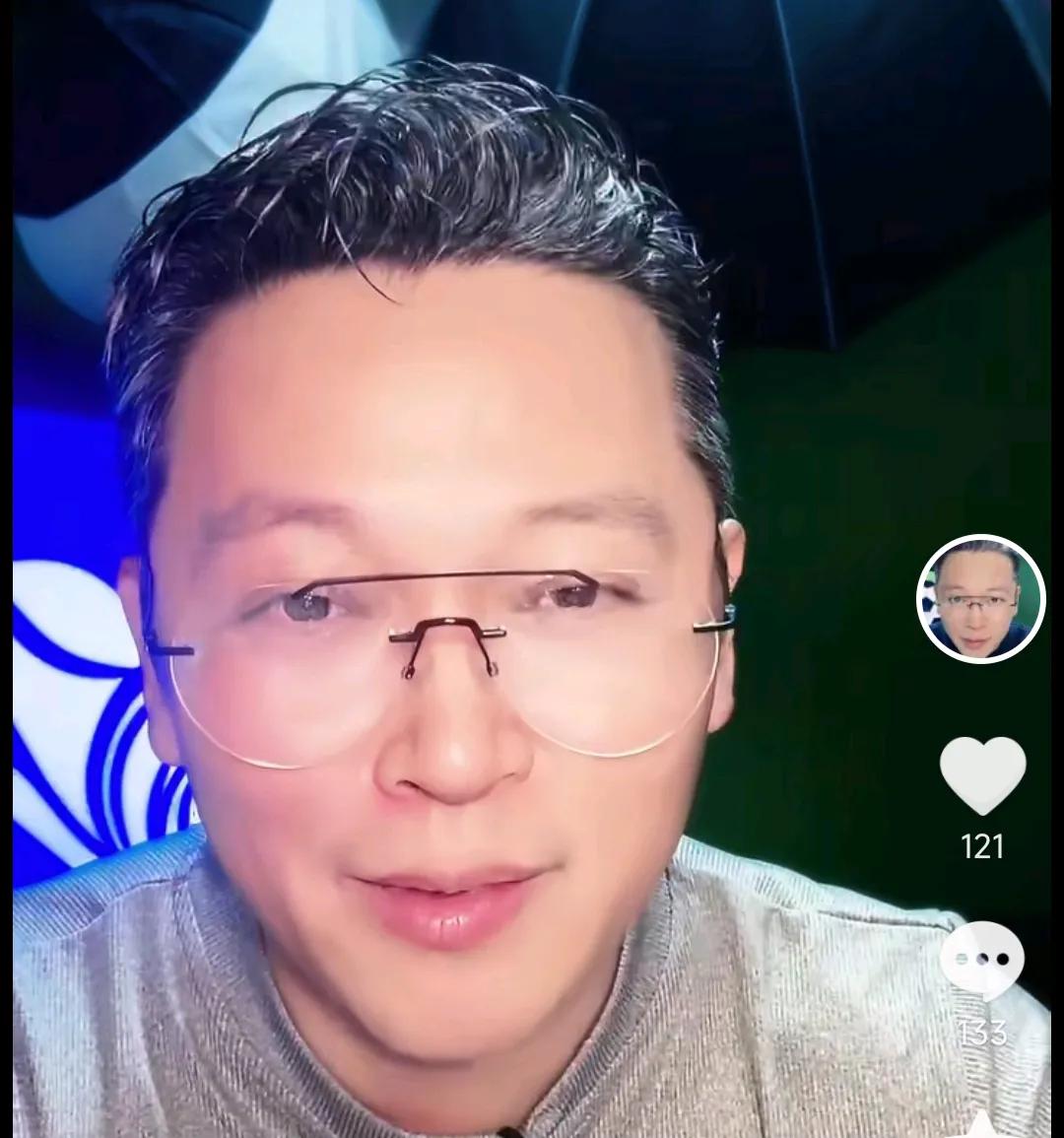 解说员周亮爆了一个料。在上海申花战胜上海海港后，周亮在社媒上透露，其实上海海港