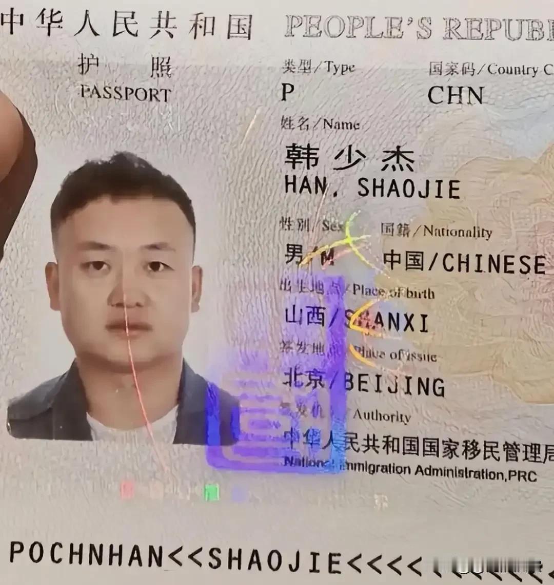 韩少杰，34岁，山西籍自由摄影师，长期在北京接拍摄项目。国庆期间接到一份泰国拍