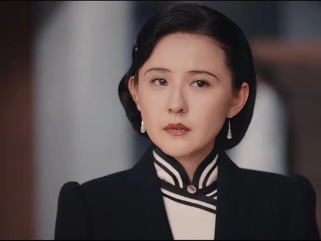 《灼灼韶华》大结局了，好人都得了好报。韶华、闻知秋在香港再相逢，一