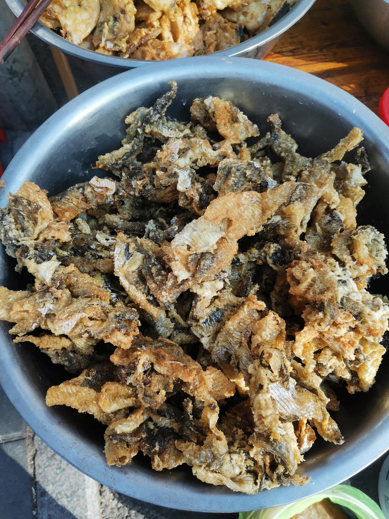 小县城糙汉子有点多我们小县城的口号是挺进百强县，城里硬件设施在不断完善，民风