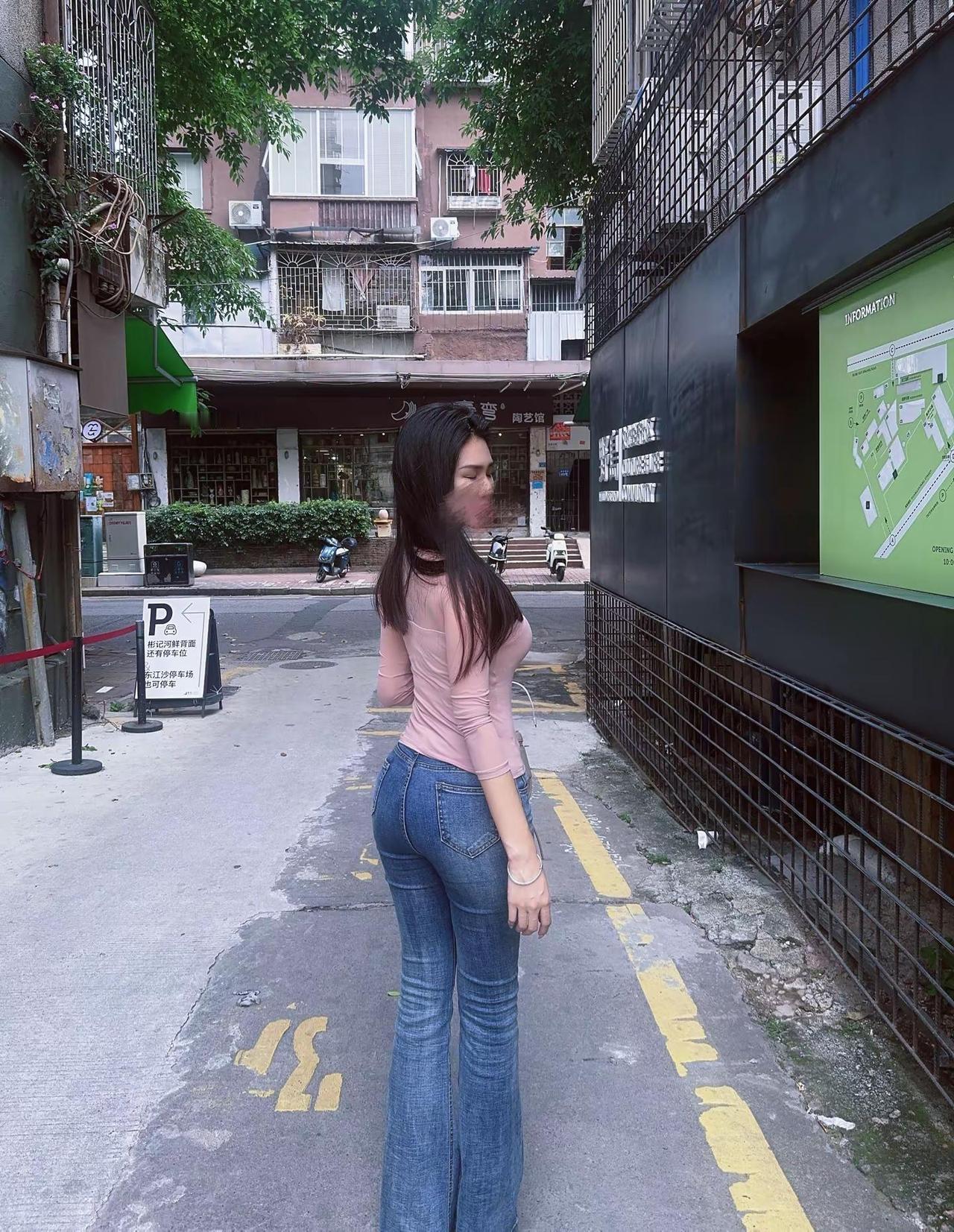 后来我学会了换位思考，其实我哪哪都好城市边角的松弛感街头牛仔裤穿搭ootd咖