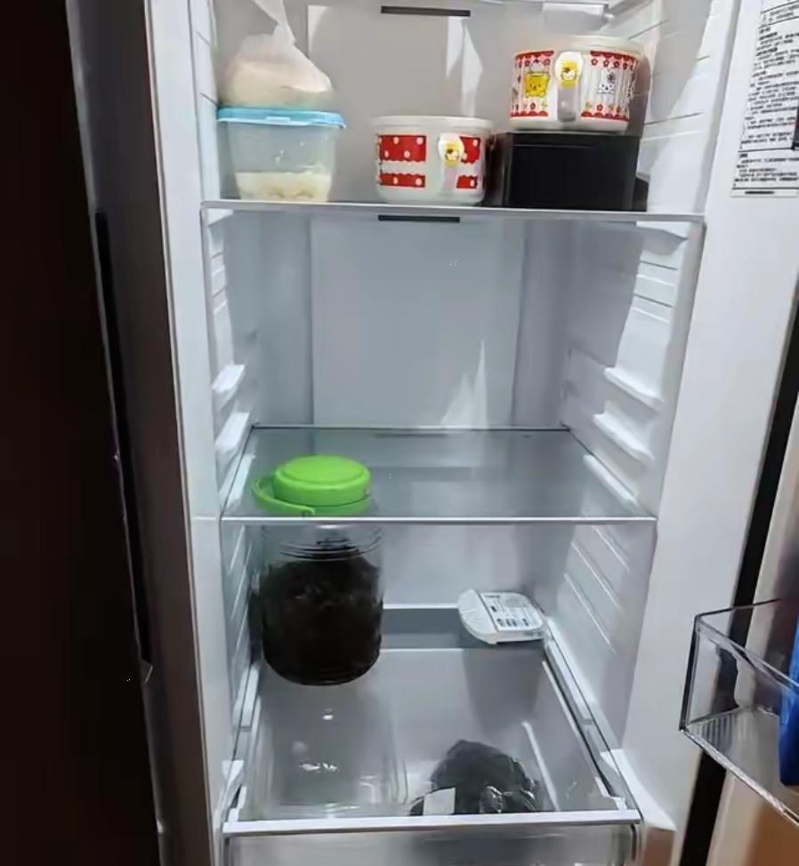 人怎么这么能不要脸！我妈今年68，没有退休金，我和大姐每月各给她1600。按理说