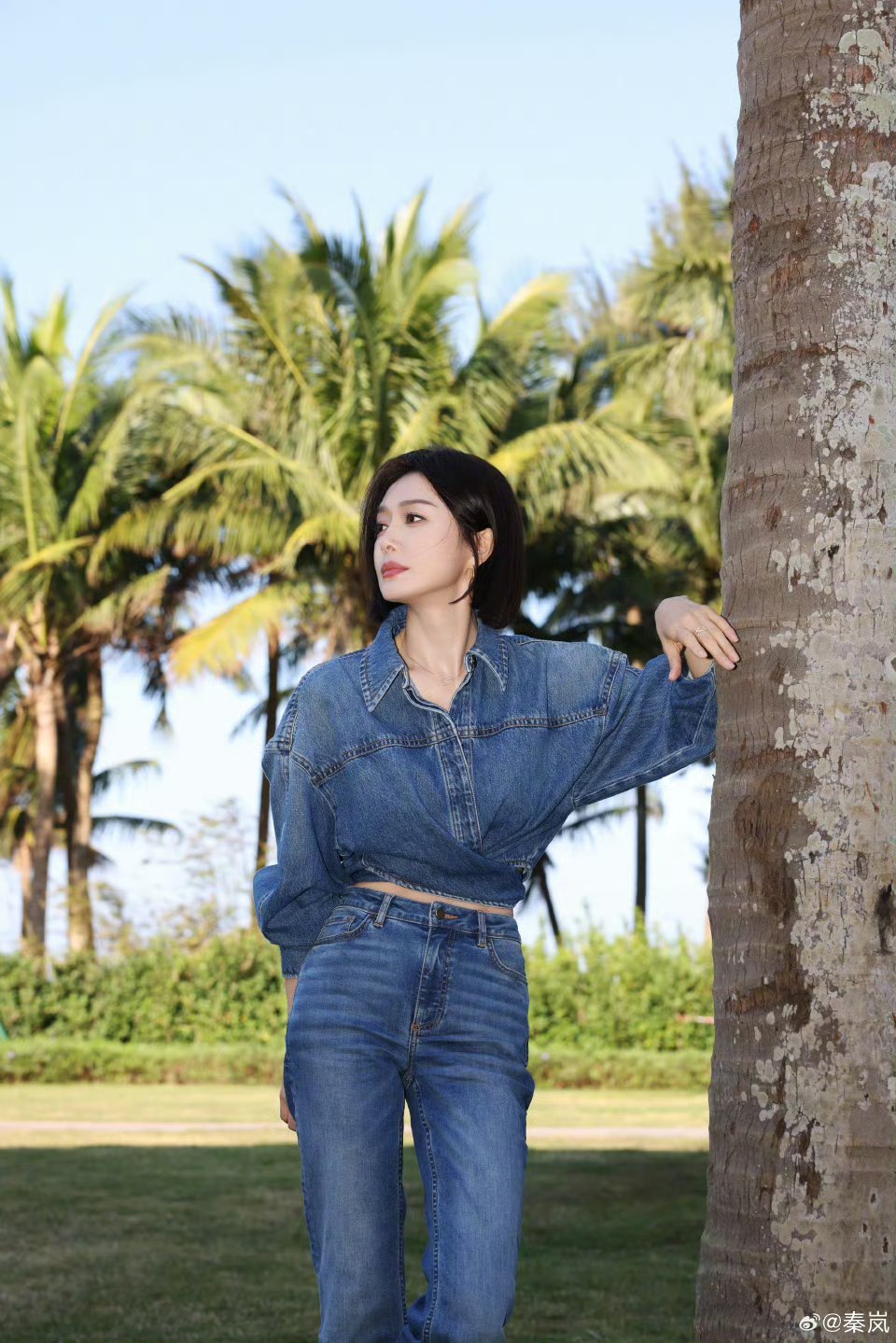 秦岚爱岗敬业这块get了秦岚身材好的原因，是真的爱干活，不管有没有镜头都忙个不