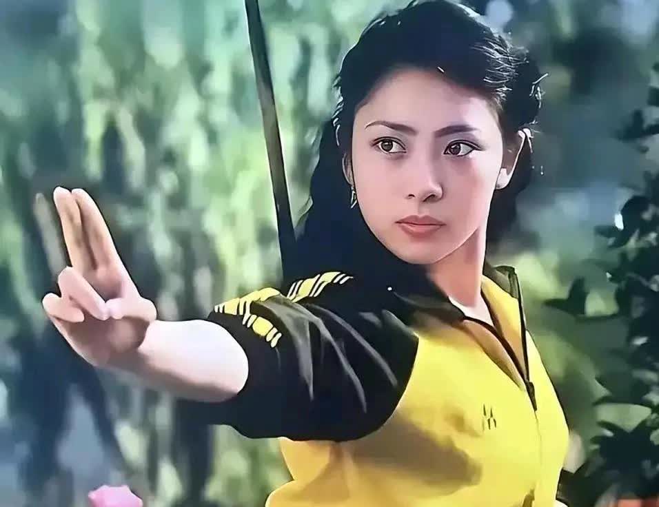 李连杰，你糊涂啊！李连杰，我该怎么说你好呢，黄秋燕这么好的女人不要，偏要