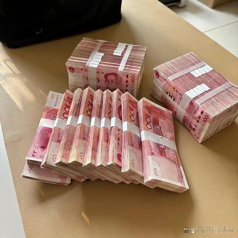 “金钱之下父女情也破裂了！”四川宜宾，女子家的老宅拆迁了，补偿款49万元打到了父