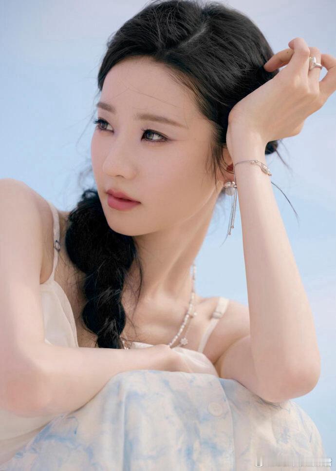 张艺凡这可不兴打错啊张艺凡平时文文静静的，一听到自己名字被写错，嗓门直接拉满。