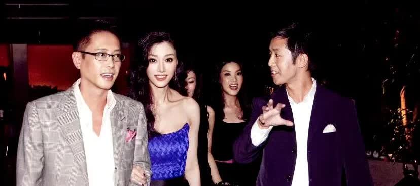 很多人骂李嘉欣非要嫁豪门，但是这张脸如果嫁到小门小户也确实不匹配，也护不住她！