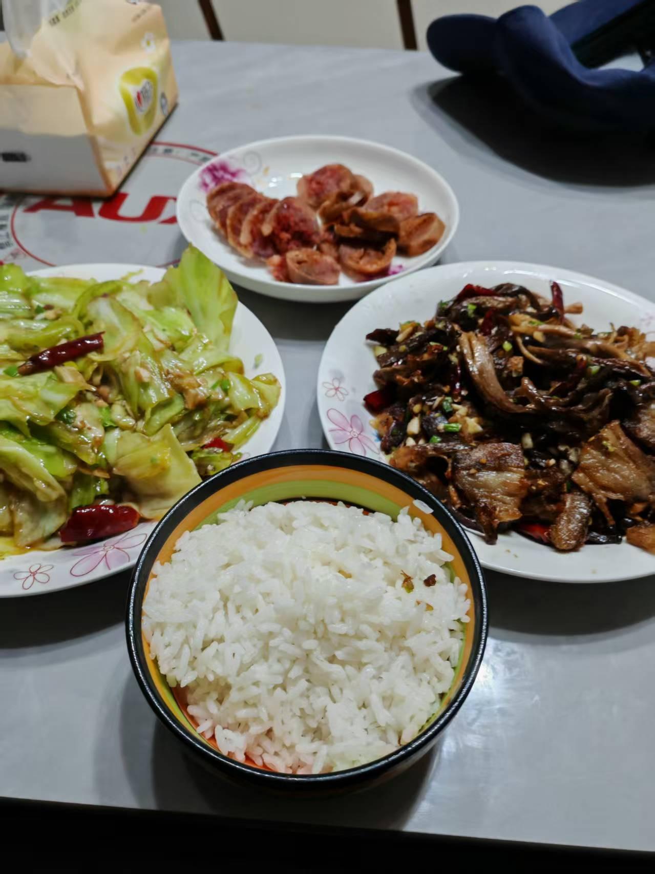 我这一个人的晚饭，在全国属于啥水平？在外面跑了大半天，回家整理三个多小时资料，现