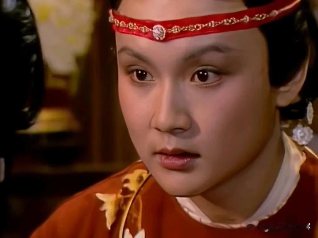 贾宝玉在贾府的真实地位：别被“宝二爷”的称呼骗了。前几天越剧小生陈丽君翻车，就