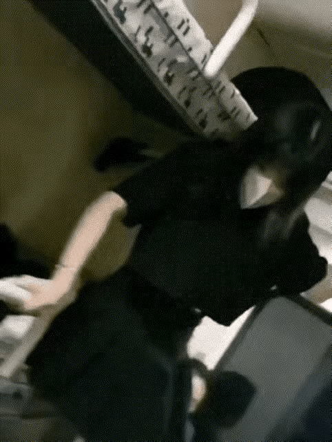 大哥的眼神代表了99.99%的男人的爱好，我甚至能感觉到那一瞬间大哥的眼睛都大了