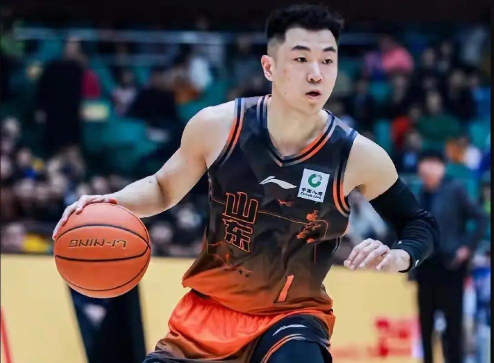 高诗岩随队抵达沈阳备战季后赛G2比赛，但到时能否上场情况不明。CBA联赛季后