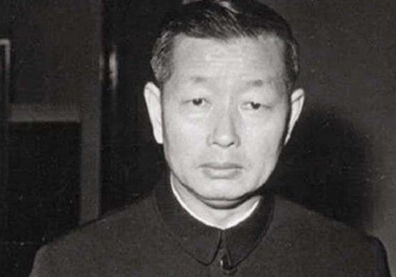 1971年惊险一幕！中国大使亲历外国王宫政变，满身鲜血仍临危不乱1971年