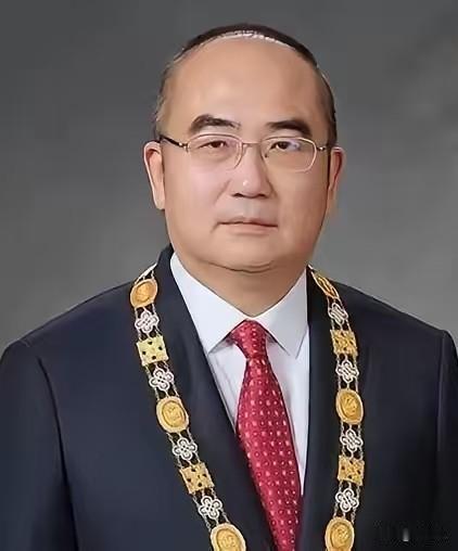 张定宇，男，汉族，1963年12月出生于湖北武汉汉正街，中共党员，医学博士，原武