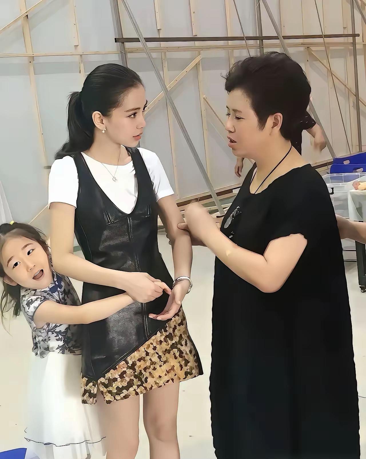 黄晓明的感情选择，始终是让人看不透的话题。并非他与杨颖的婚姻有多惊艳，也不是后来