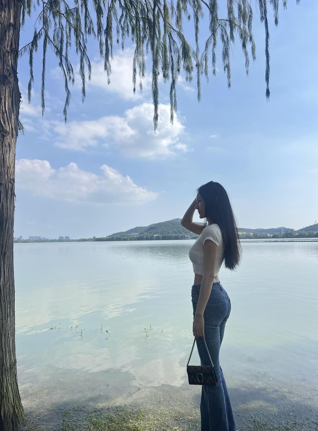 不光是我很多人都有同感越是独处的人越能看透人心，因为他不往人群里挤，站