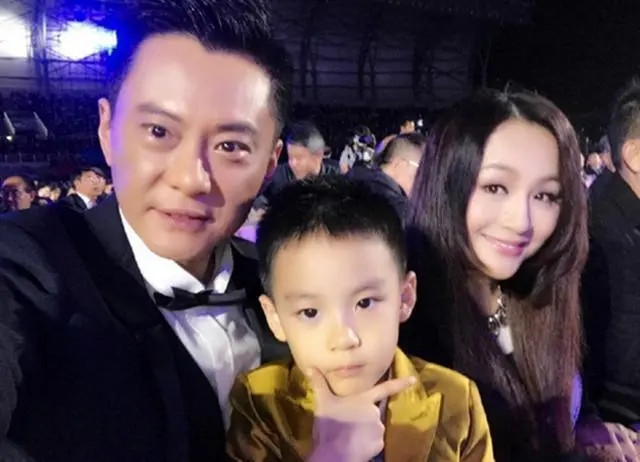 2009年，曹颖嫁给了没有名气的王斑，婚后不久就生下一个儿子，可儿子才刚满月，曹
