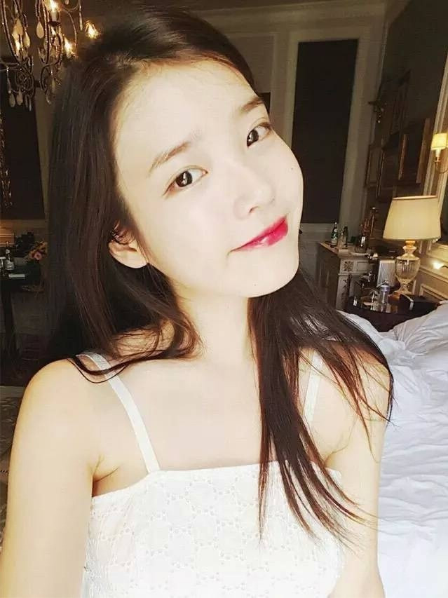 IU❤️IU韩国第一女solo2015年时光机🐥IU和仁娜的罗马旅行
