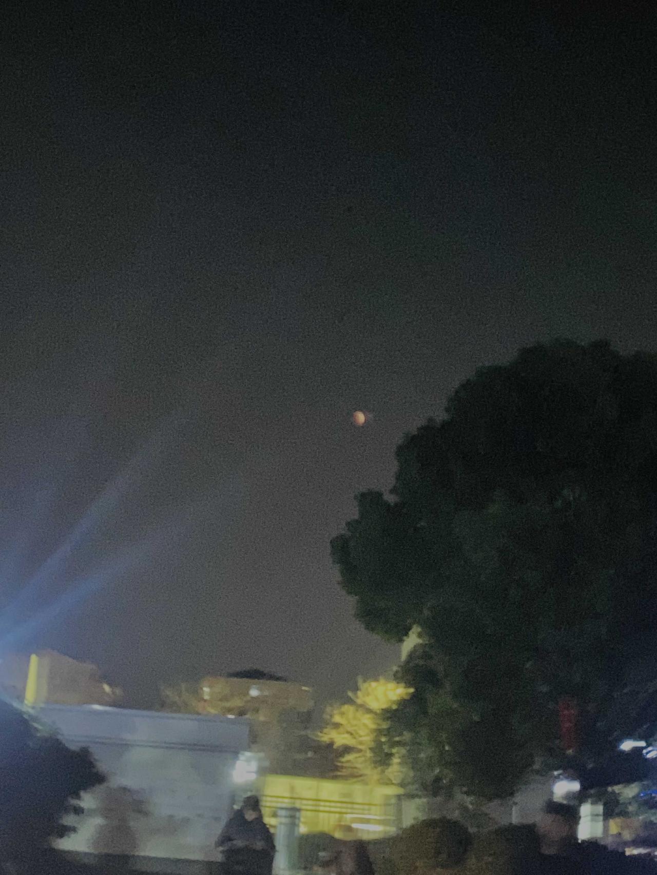 当发现有间谍你会报警吗那肯定会，我可是爱国老百姓，我想每个中国人都有必要报警。