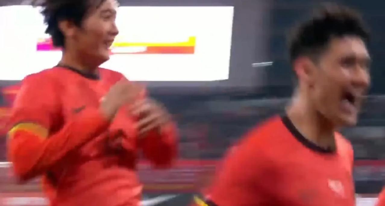 脚后跟进球，拜合拉木10分钟梅开2度，太牛了！71分钟拜合拉木插上单刀抽射首开纪