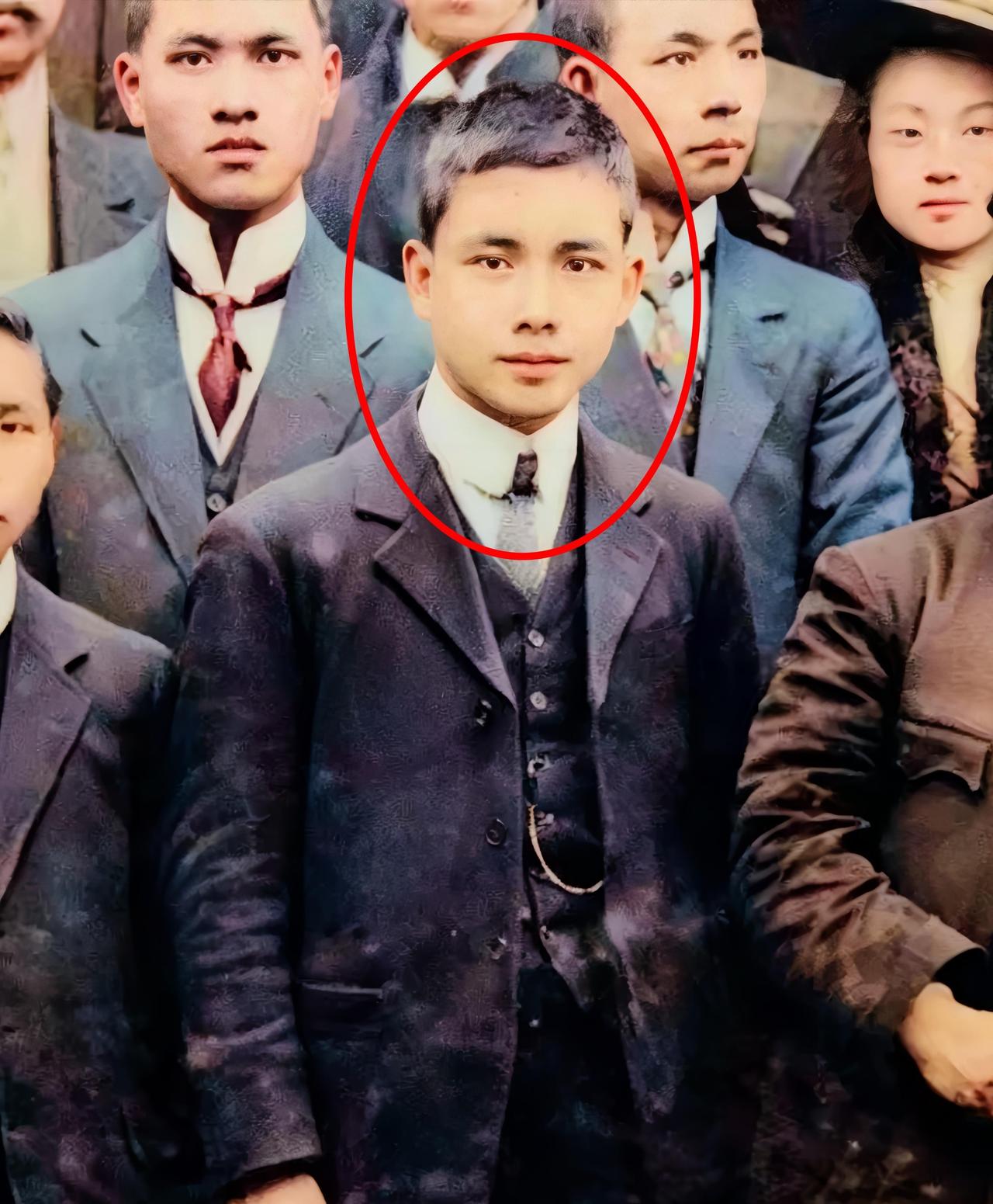 什么叫相由心生，汪精卫就是最现成的例子。年轻时候的汪精卫，民国顶级大帅哥。刺杀载