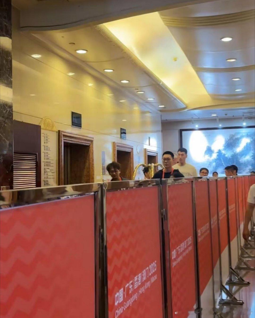 酒店给球员安排上了独立通道呢​​​