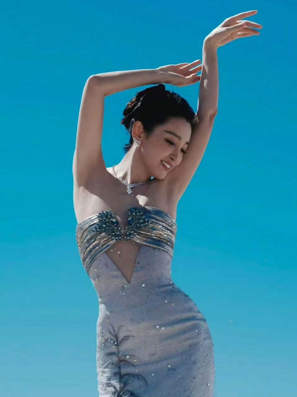 李冰冰戛纳红毯配置李冰冰阿玛尼高定Armani高定➕Chaumet高珠