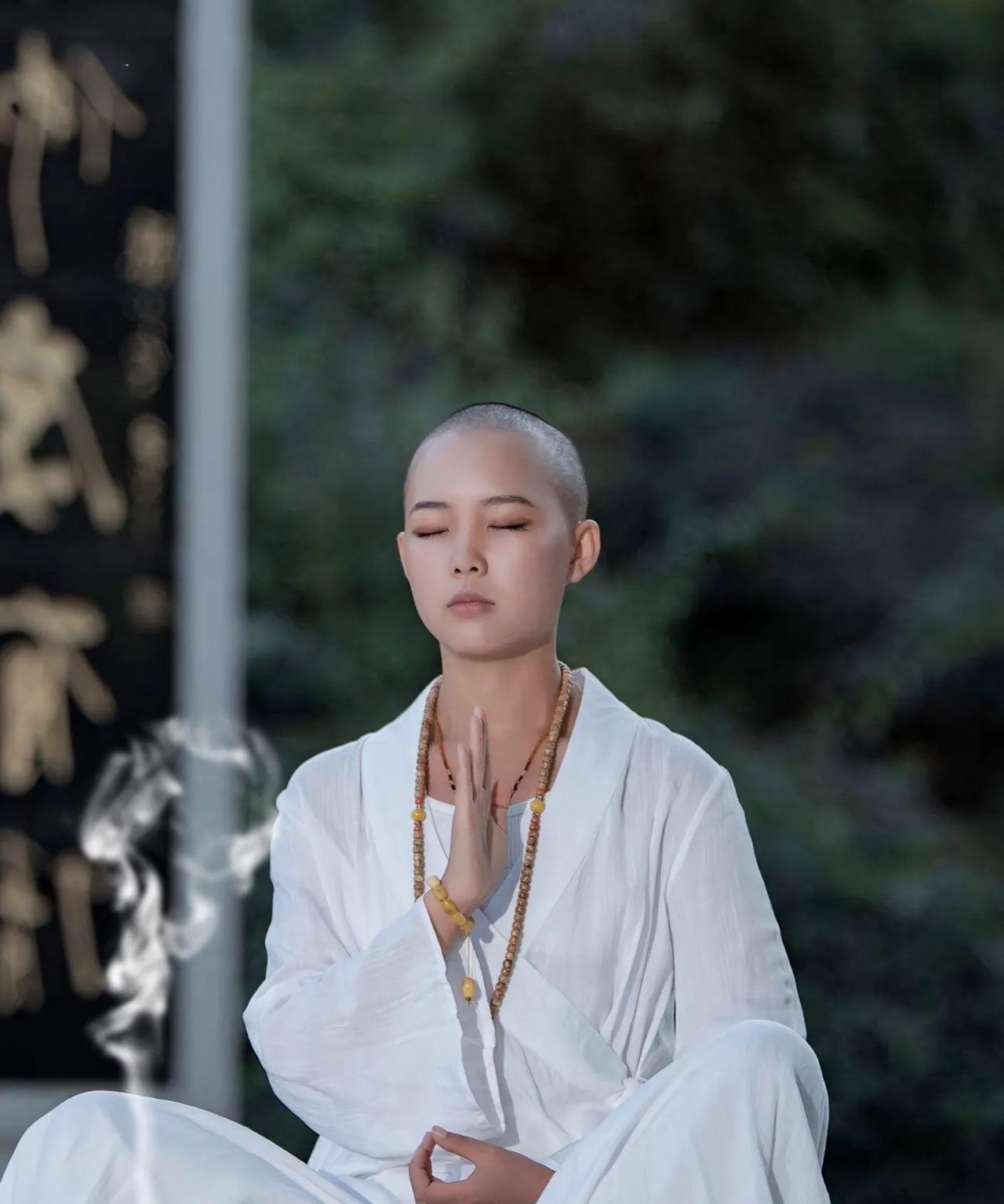 一定要学着原谅所有曾经伤害过你的人。一念嗔心起，百万障门开，嗔恨之火，会毁了你累