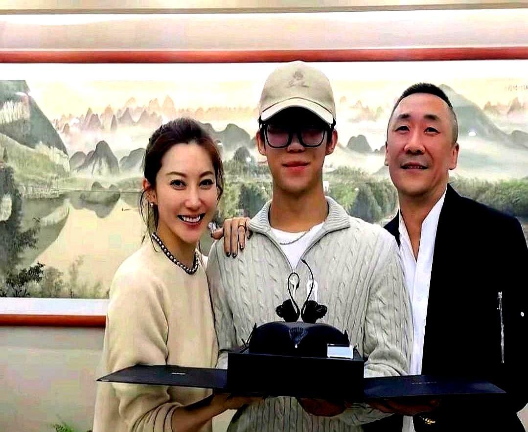 章子怡侄子的18岁成人礼，和大众想的完全不一样。2026年3月8日，章子怡