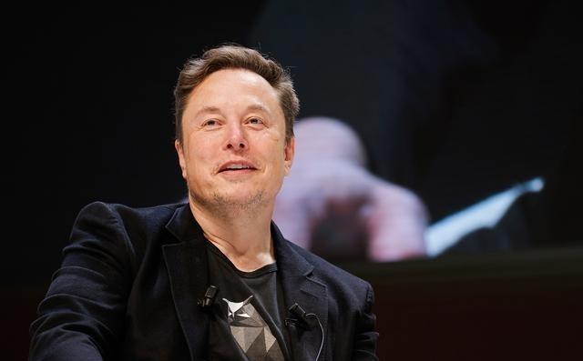 美国媒体曾问马斯克：“怎样从军事上击败中国？”马斯克毫不遮掩，曾直言：“中国经济