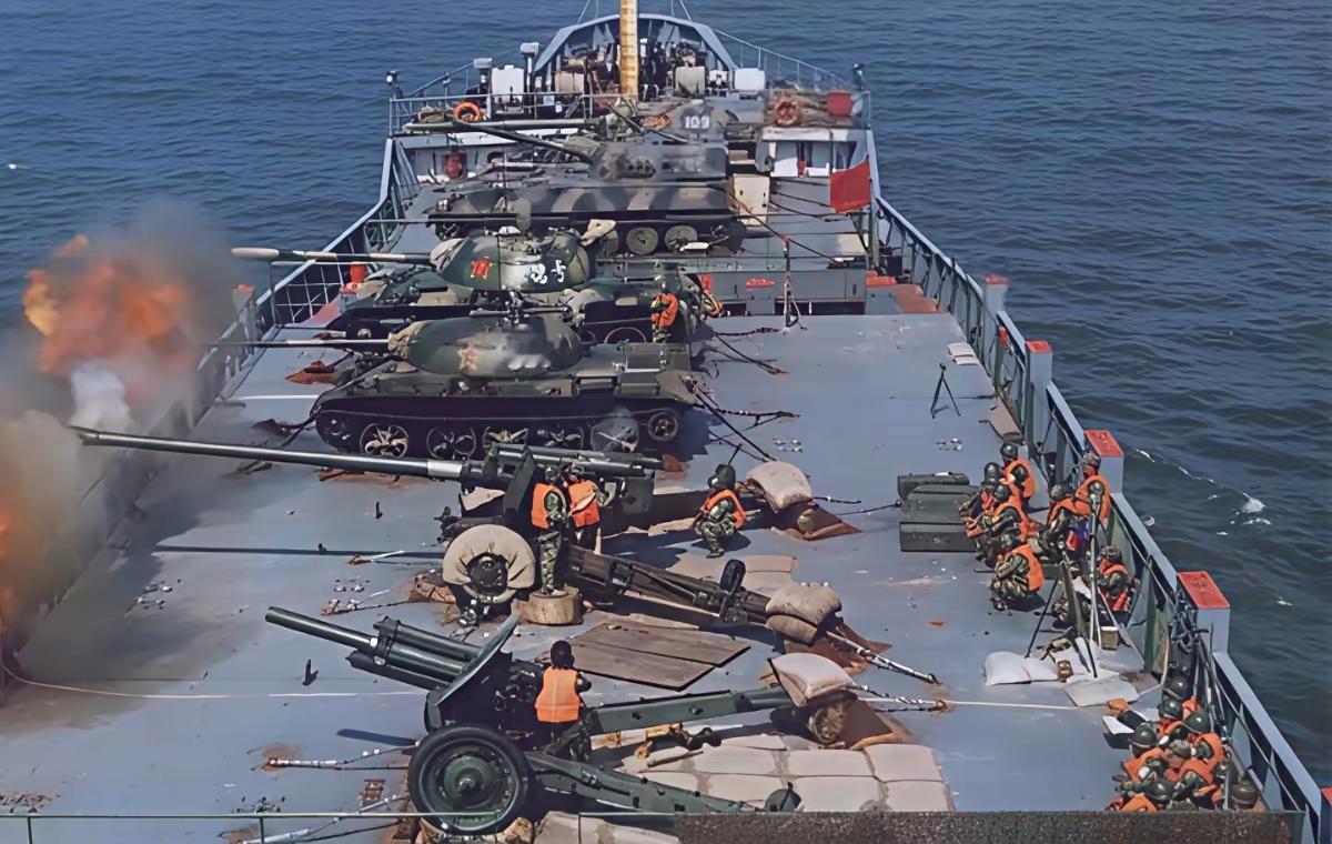 想当年，我们陆炮上舰也是被逼无奈。没办法的办法，如今我们改头换面了。海军更强大